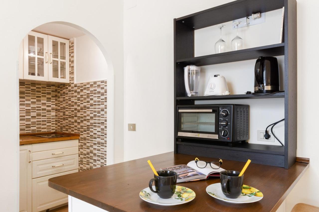 Pergola Modern And Cozy Studio Floransa Dış mekan fotoğraf